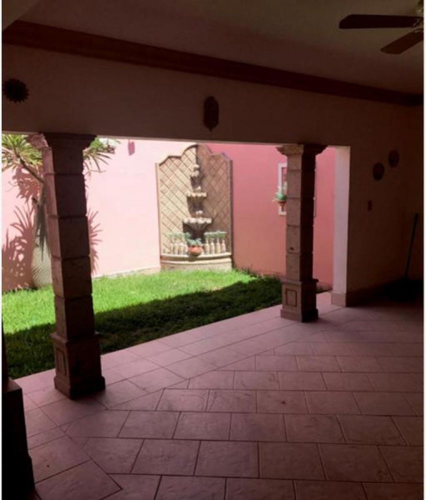 4 bedrooms House in Playa Vicente, Mexico No. 175332