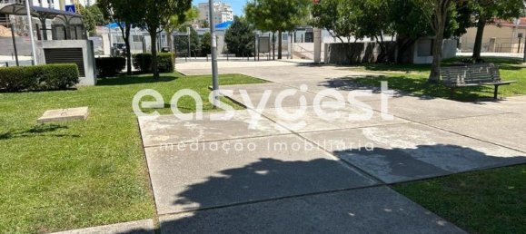 3 bedrooms Apartment in Lisbon, Portugal No. 81756 10