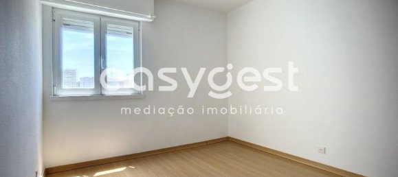 3 bedrooms Apartment in Lisbon, Portugal No. 81756 4