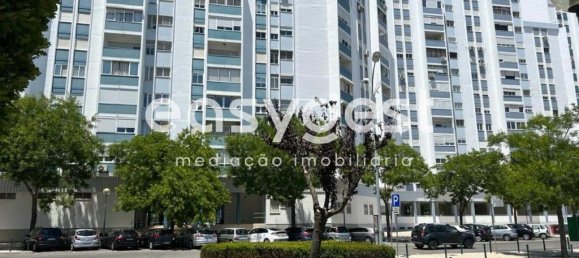 3 bedrooms Apartment in Lisbon, Portugal No. 81756 7