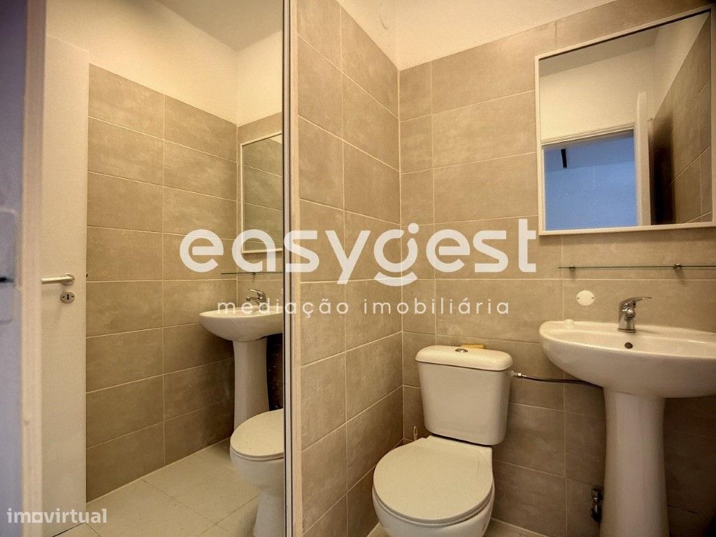 3 bedrooms Apartment in Lisbon, Portugal No. 81756