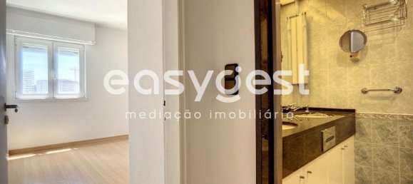 3 bedrooms Apartment in Lisbon, Portugal No. 81756 3