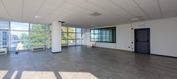 1-salle Bureau à Mantua, Italy No. 337521 2