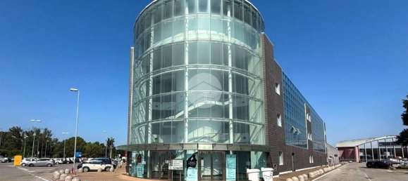 1-salle Bureau à Mantua, Italy No. 337521 8