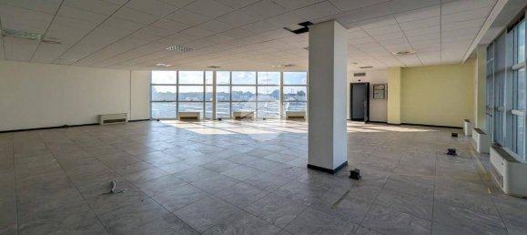 1-salle Bureau à Mantua, Italy No. 337521 24