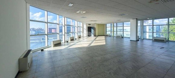 1-salle Bureau à Mantua, Italy No. 337521 3