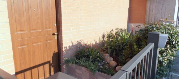 2 bedrooms House in Lissone, Italy No. 174792 2