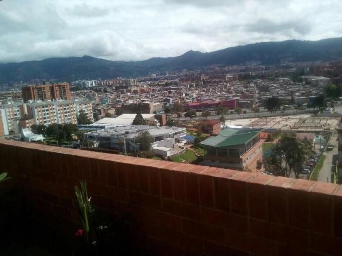 3 bedrooms House in Bogota, Colombia No. 10969