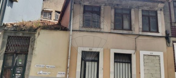 457m² Building in Porto, Portugal No. 42060 3