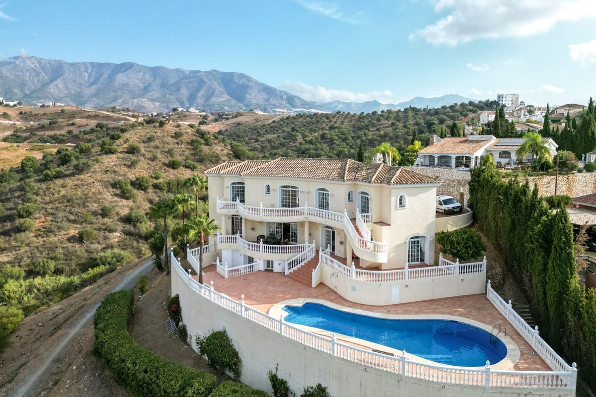 Villa de 5 dormitorios en Mijas, Spain No. 63506