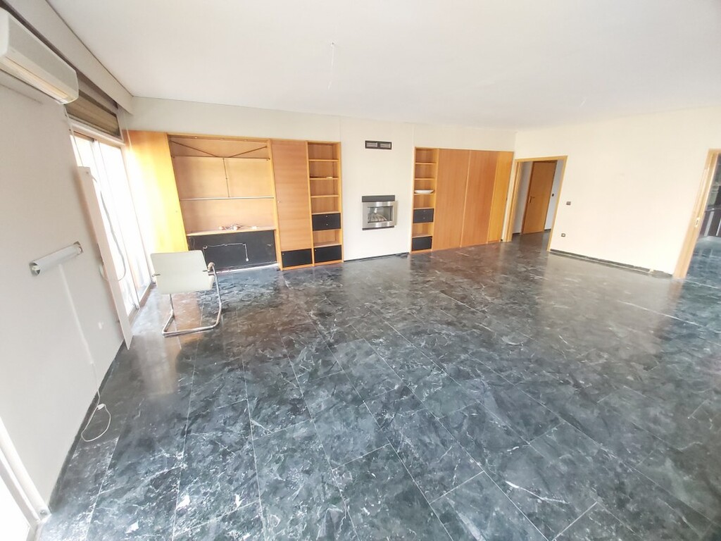 Apartamento de 4 dormitorios en Thessaloniki, Greece No. 3810