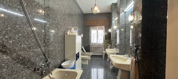 5 rooms Apartment in Avezzano, Italy No. 21080 5