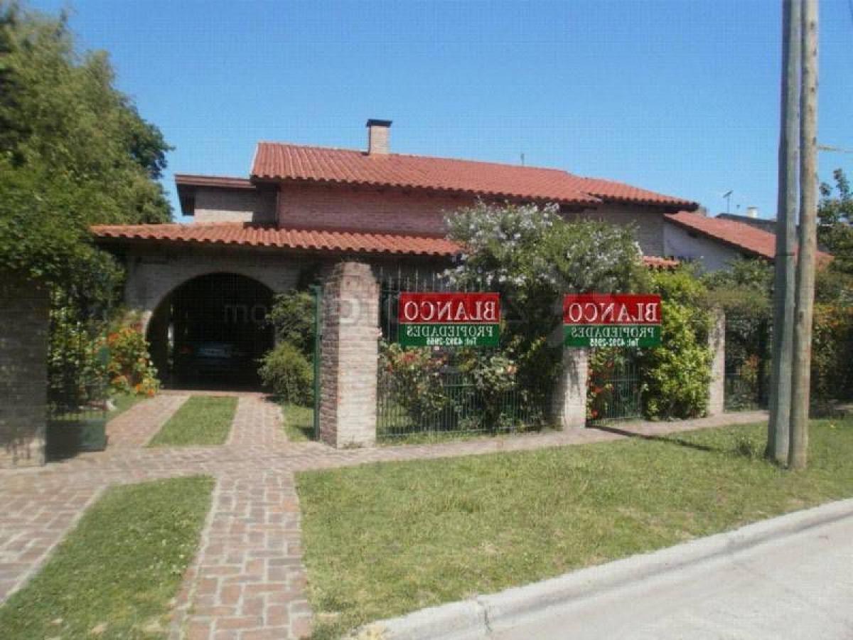 Дом с 3 спальнями в Альмиранте Браун, Аргентина № 74923