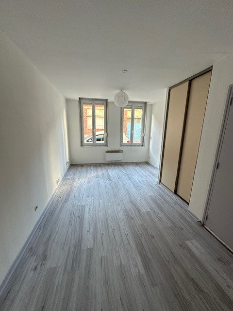 70m² Building in Amiens, France No. 212217