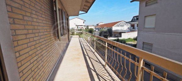 3 bedrooms Apartment in Morrovalle, Italy No. 173165 9