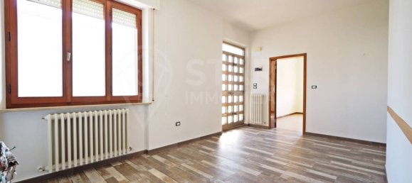 3 bedrooms Apartment in Morrovalle, Italy No. 173165 2