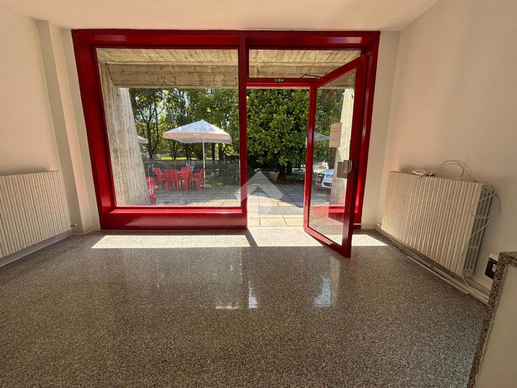 75m² Office in Romano di Lombardia, Italy No. 361679