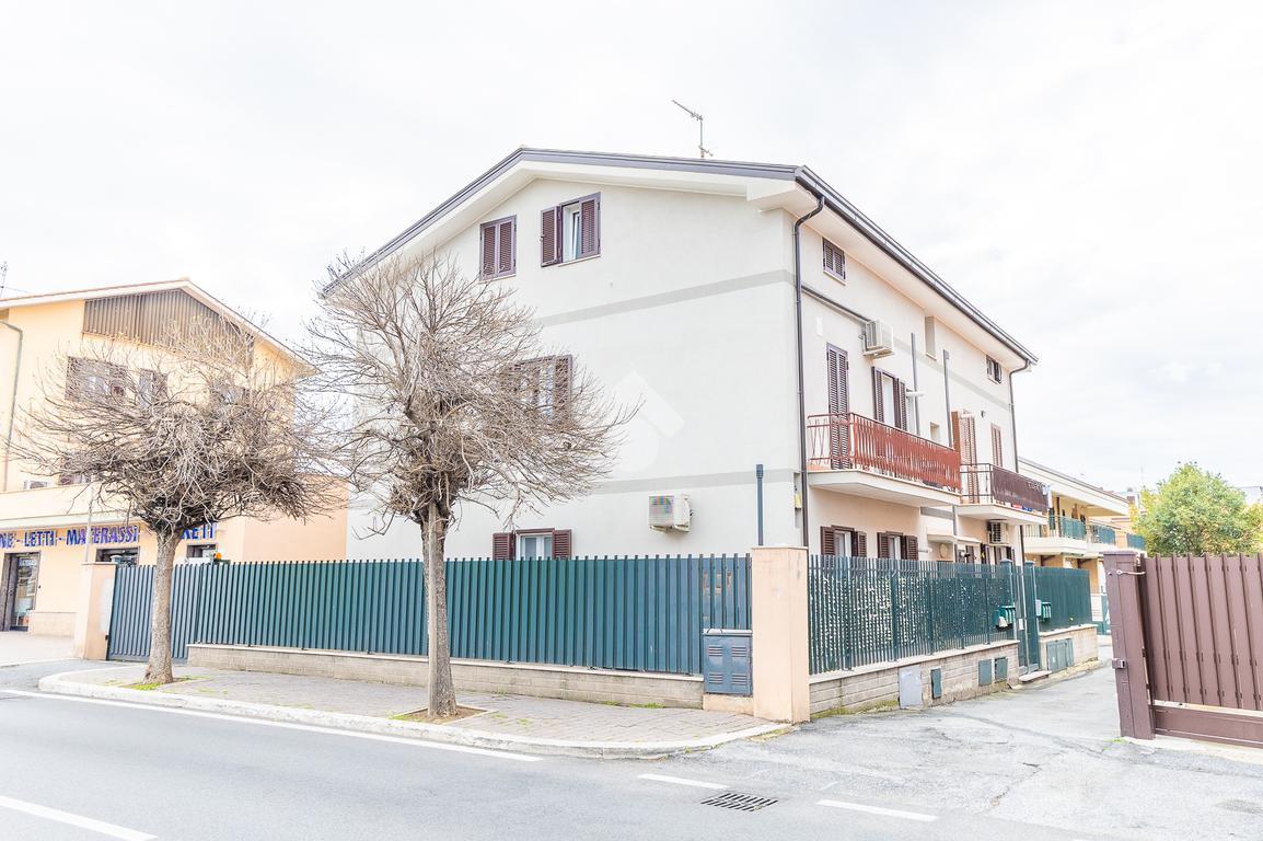 3 rooms Apartment in Rome, Italy No. 71124