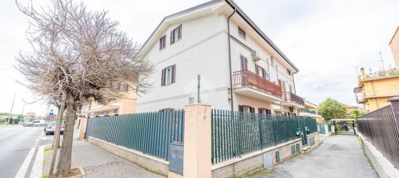 3 rooms Apartment in Rome, Italy No. 71124 25