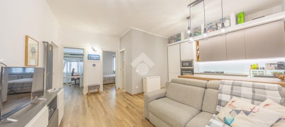 3 rooms Apartment in Rome, Italy No. 71124 10