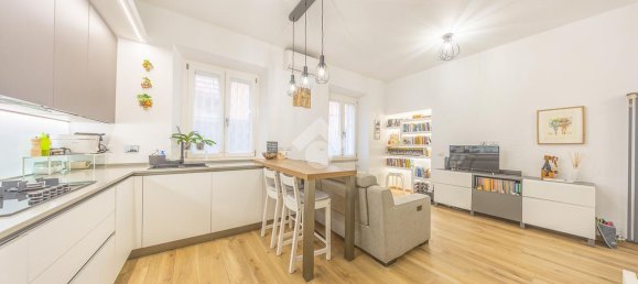 3 rooms Apartment in Rome, Italy No. 71124 7