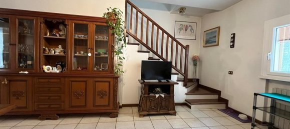 5 rooms House in Ravenna, Italy No. 41196 4