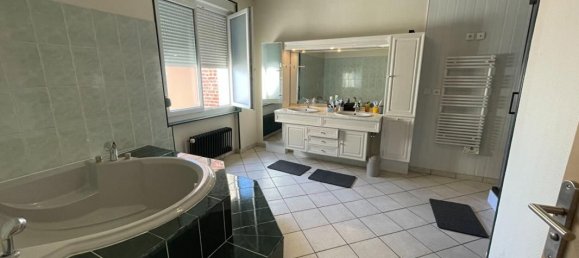 5 bedrooms House in Tergnier, France No. 154800 13