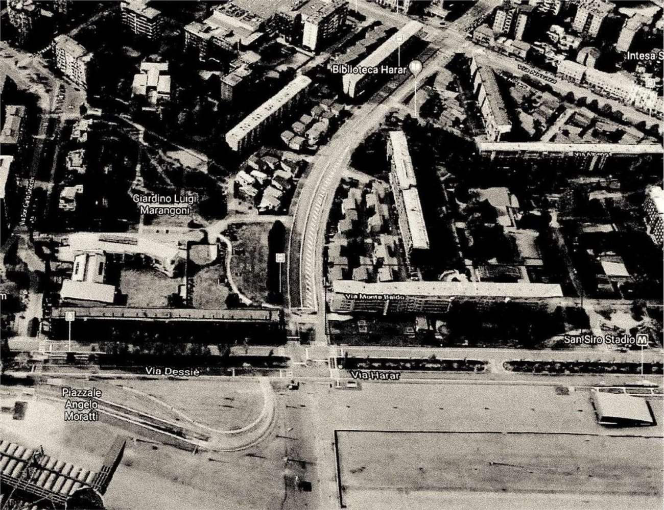 Квартира с 6 комнатами в Милан, Италия № 240276