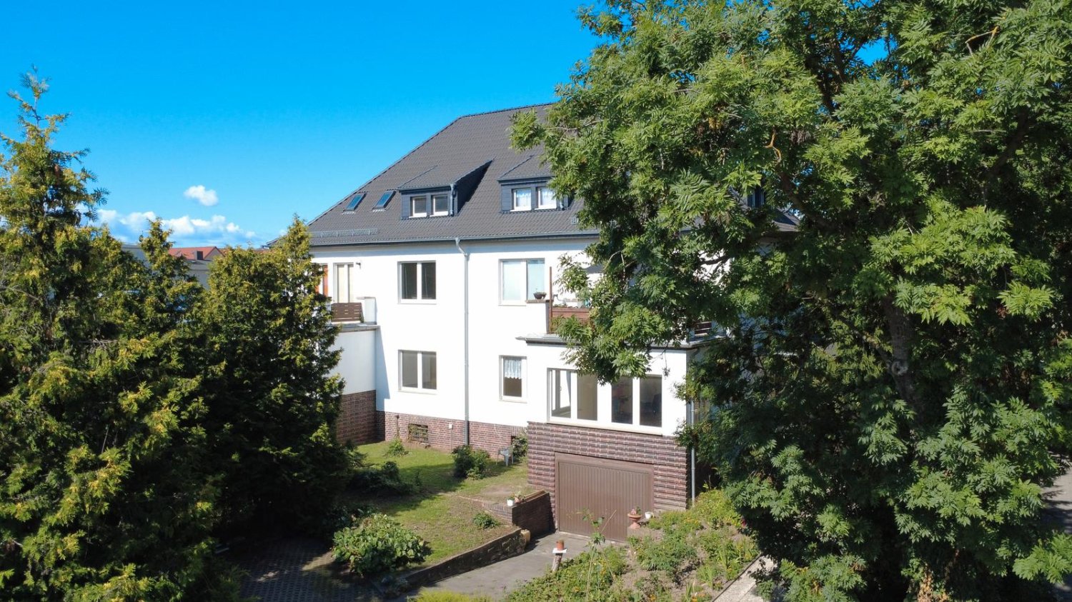 Edificio de 17 habitaciónes en Salzlandkreis, Germany No. 286042