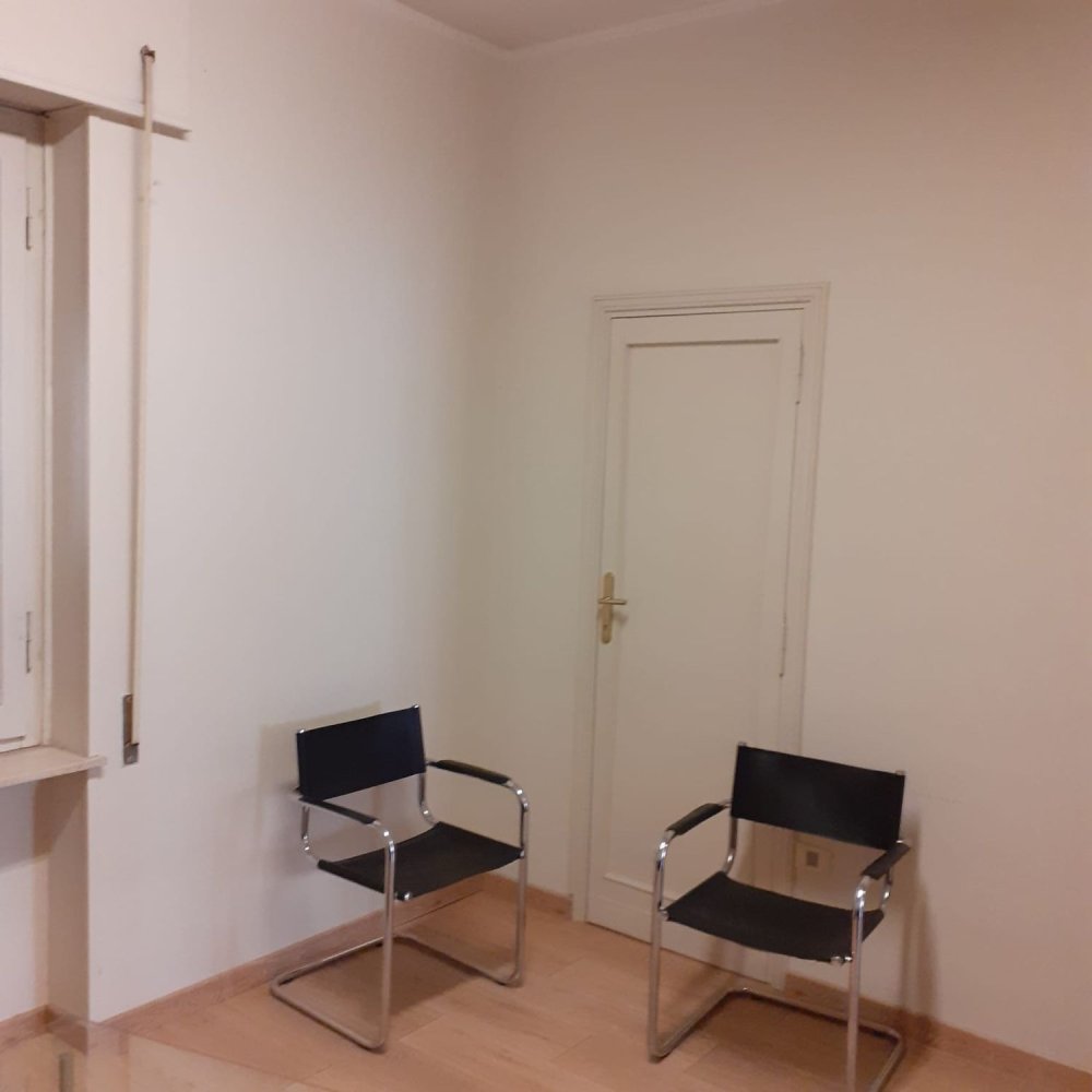 125m² Office in Terni, Italy No. 154096
