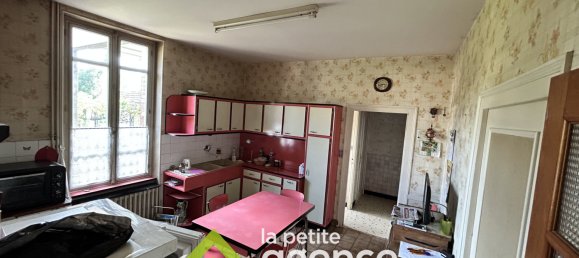 3 bedrooms House in Montlucon, France No. 191454 4