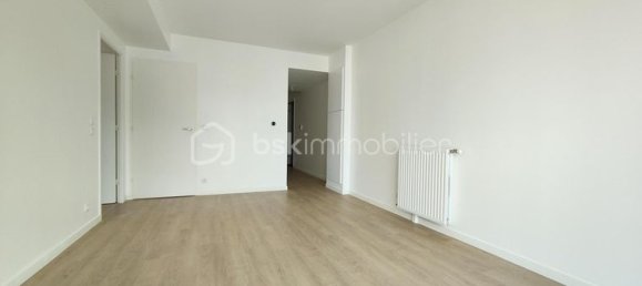 2 bedrooms Apartment in Noisy-le-Sec, France No. 360038 2