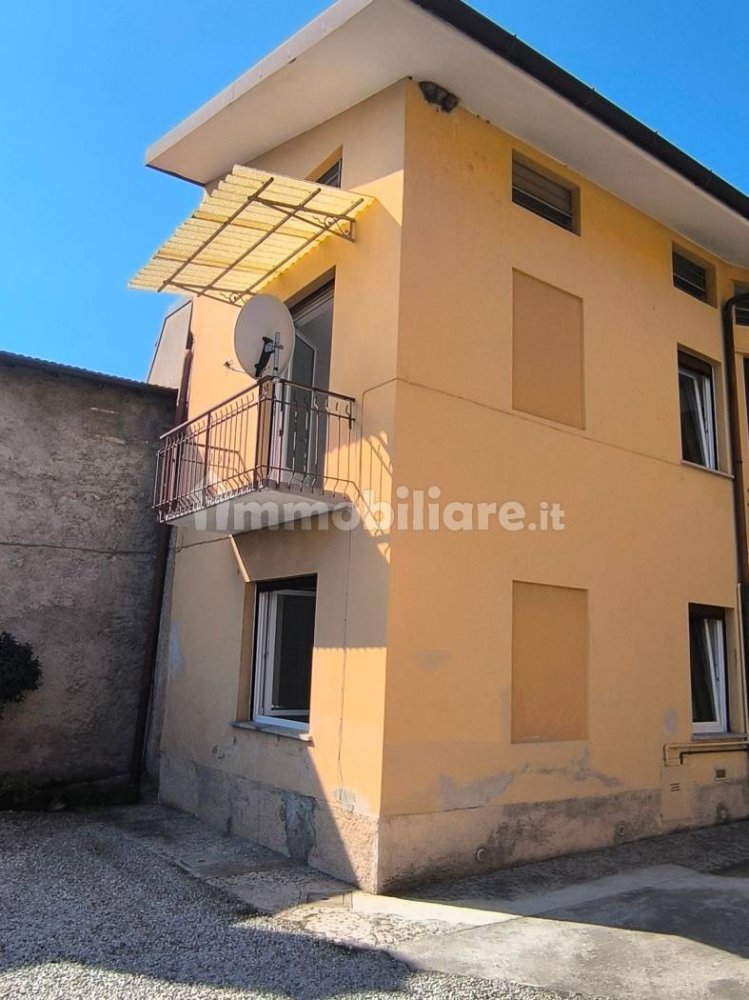 1 غرف نوم منزل في Erba, Italy رقم 2349