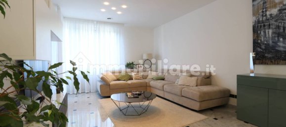 3 Schlafzimmer Wohnung in Genoa, Italy, Nr. 329846 5