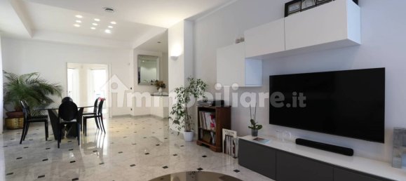 3 Schlafzimmer Wohnung in Genoa, Italy, Nr. 329846 7