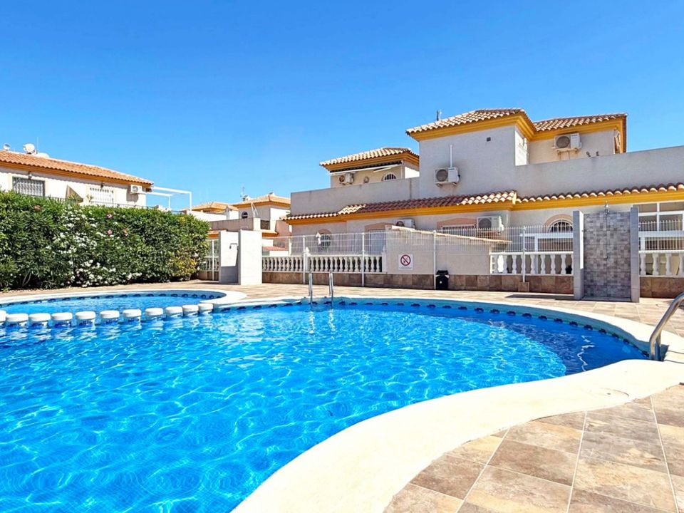 Adosado de 2 dormitorios en Alicante, Spain No. 240774