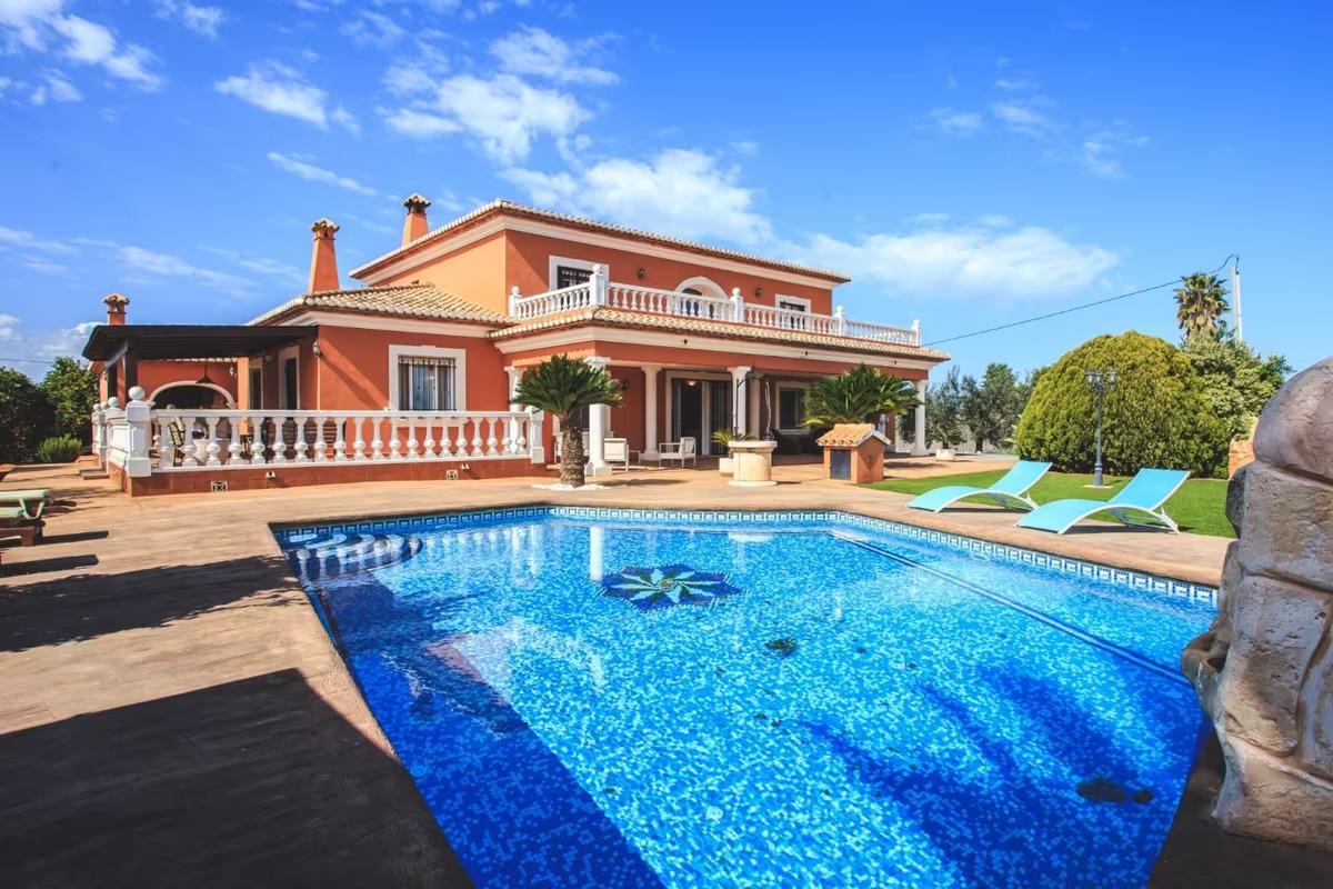 4 bedrooms Villa in Denia, Spain No. 13198