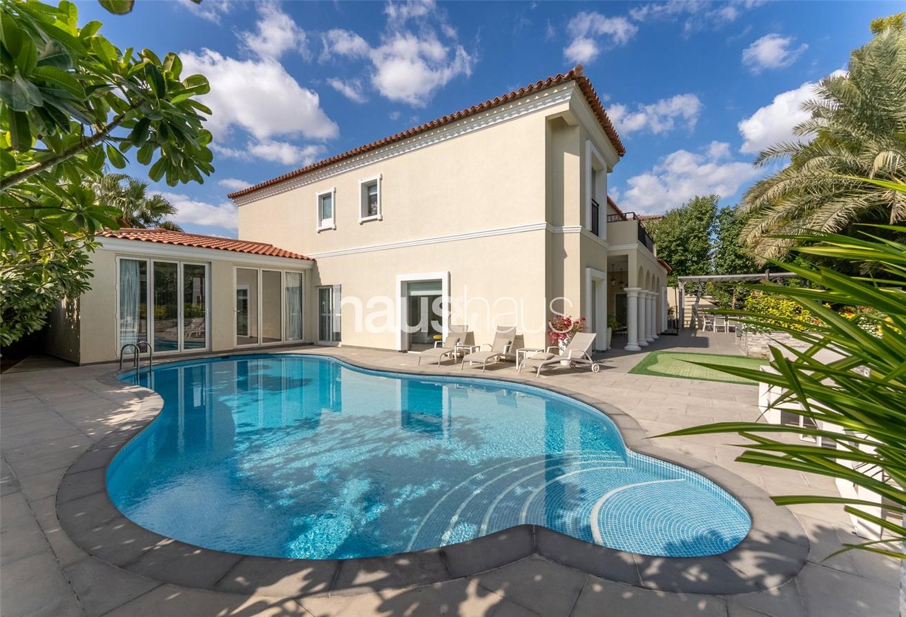 Villa de 5 dormitorios en Dubai Investment Park, UAE No. 98521