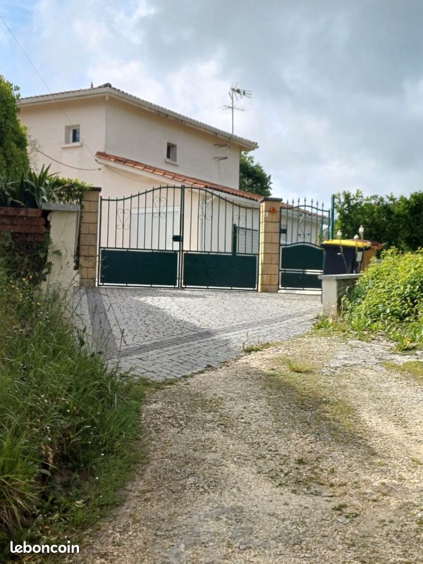 5 chambres Maison à Guîtres, France No. 317351
