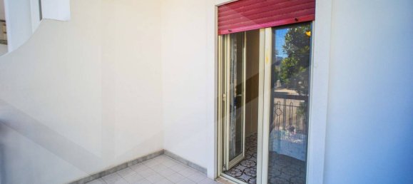 4 rooms Apartment in Bari, Italy No. 34309 3