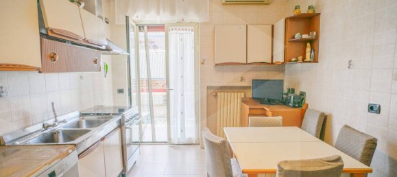 4 rooms Apartment in Bari, Italy No. 34309 8