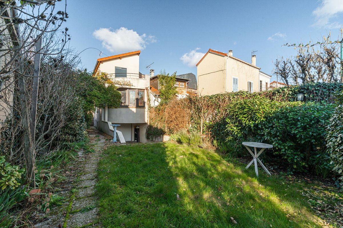 3 bedrooms House in Colombes, France No. 177273