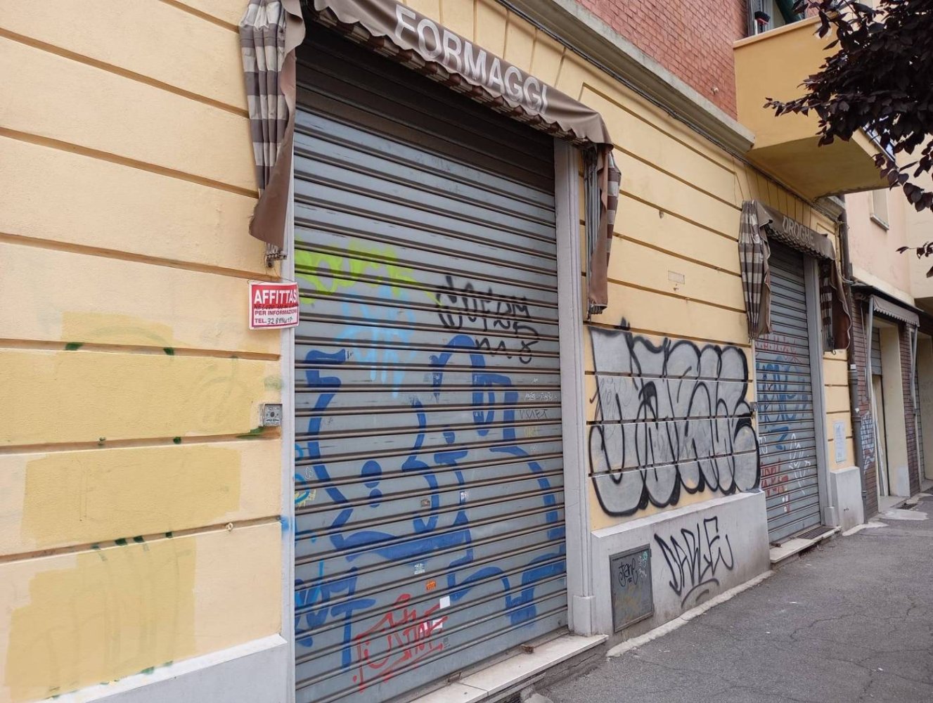 4 rooms Commercial property in Bologna, Italy No. 27597