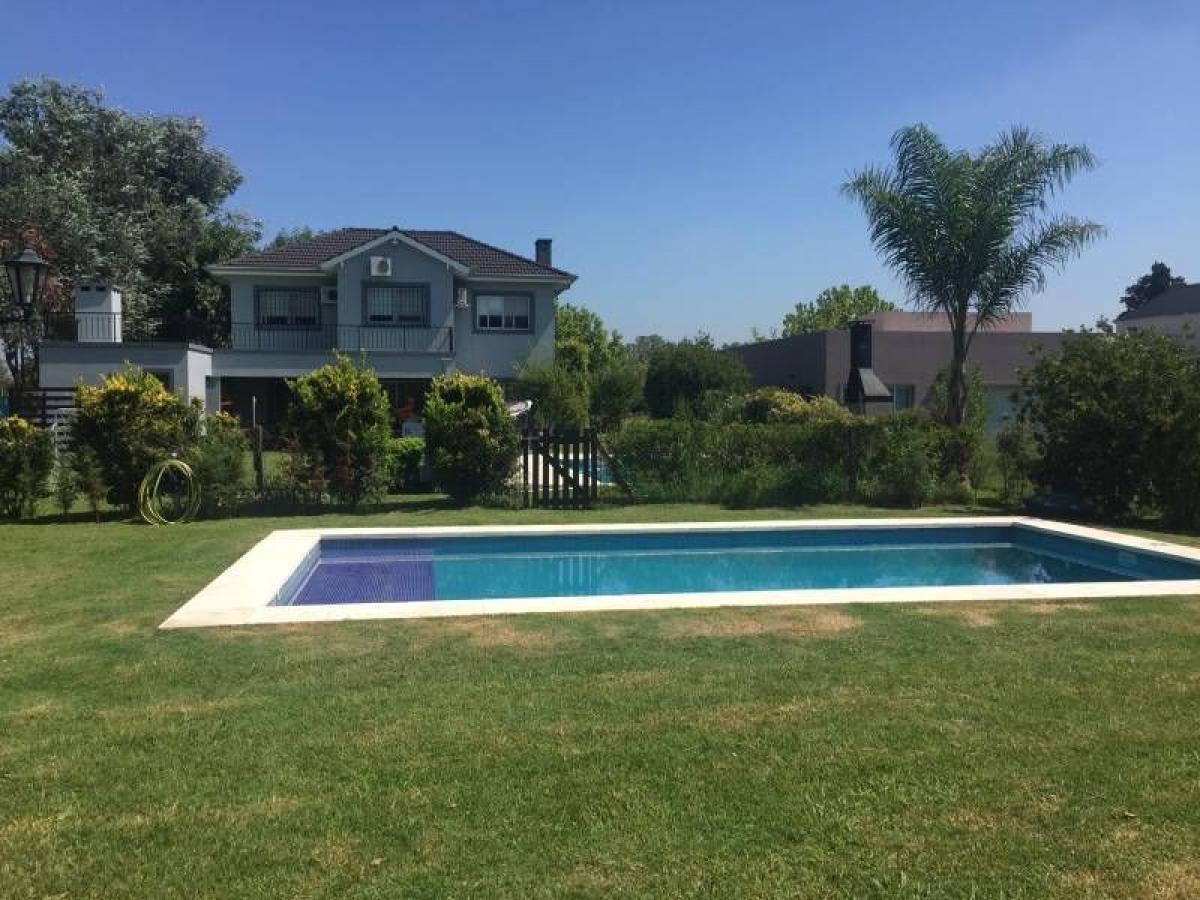 Casa de 4 dormitorios en Pilar, Argentina No. 77179