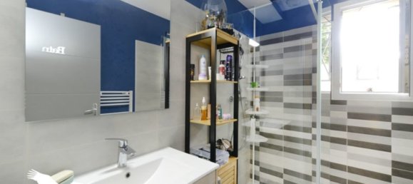 Casa de 3 dormitorios en La Couronne, France No. 278684 4