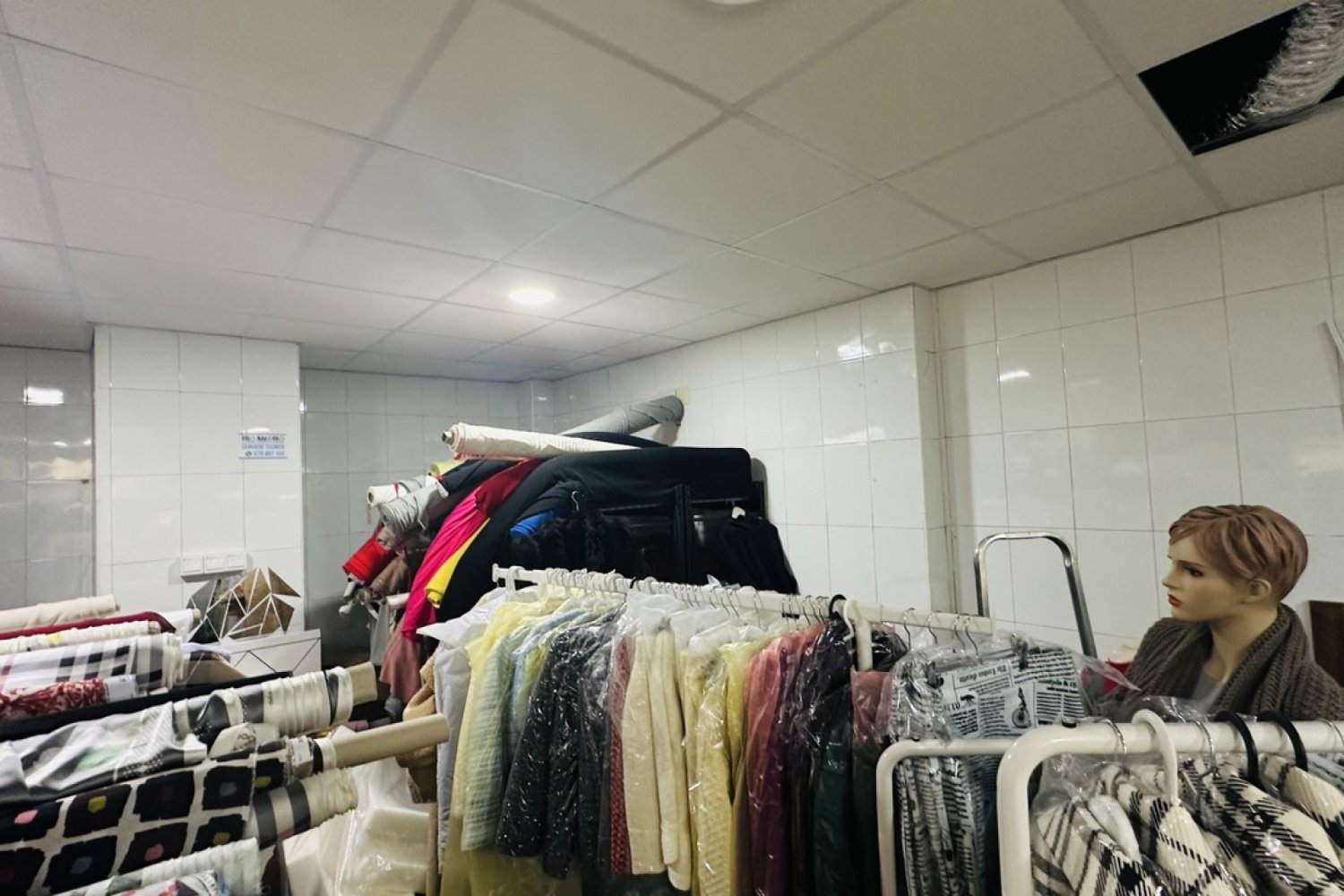 Propiedad comercial en Torrevieja, Spain No. 136537