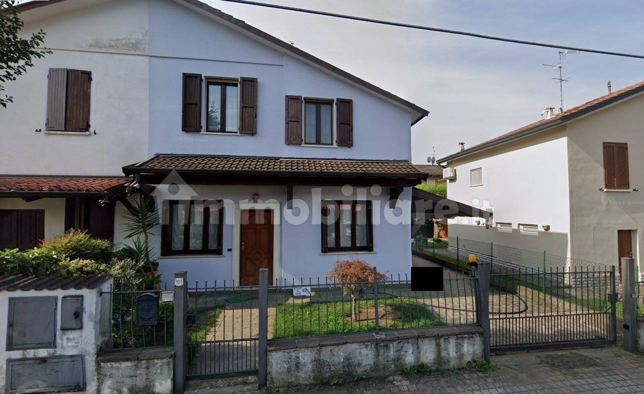 3 bedrooms Villa in Brescia, Italy No. 346979