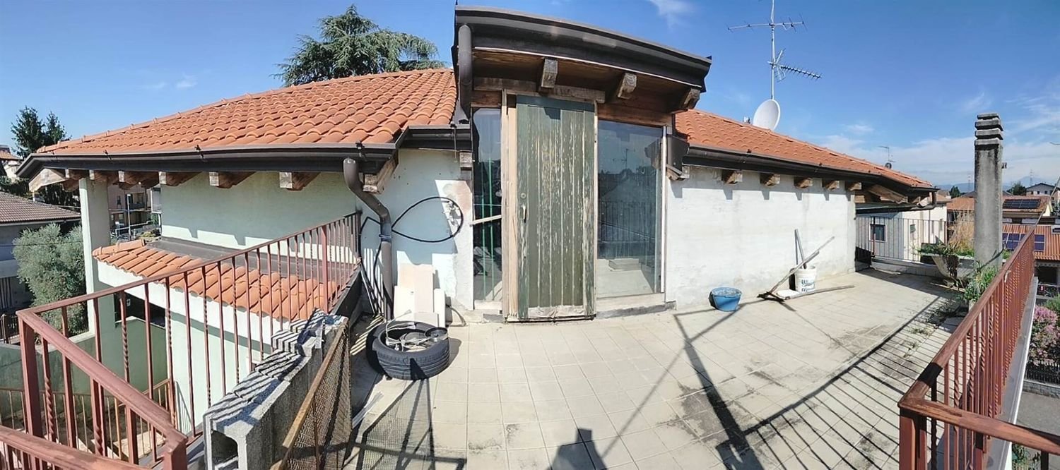 1 Schlafzimmer Penthouse in Mezzago, Italy, Nr. 361215