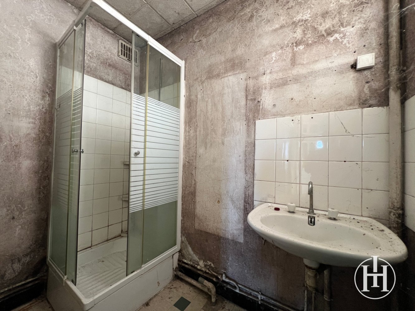 3-Zimmer Gebäude in Le Chatelet, France, Nr. 245897