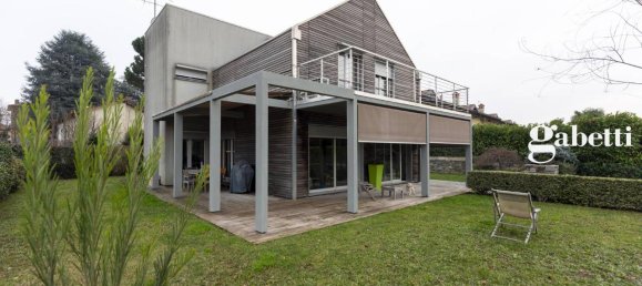 Вилла с 4 комнатами в Мерате, Италия № 41637 2